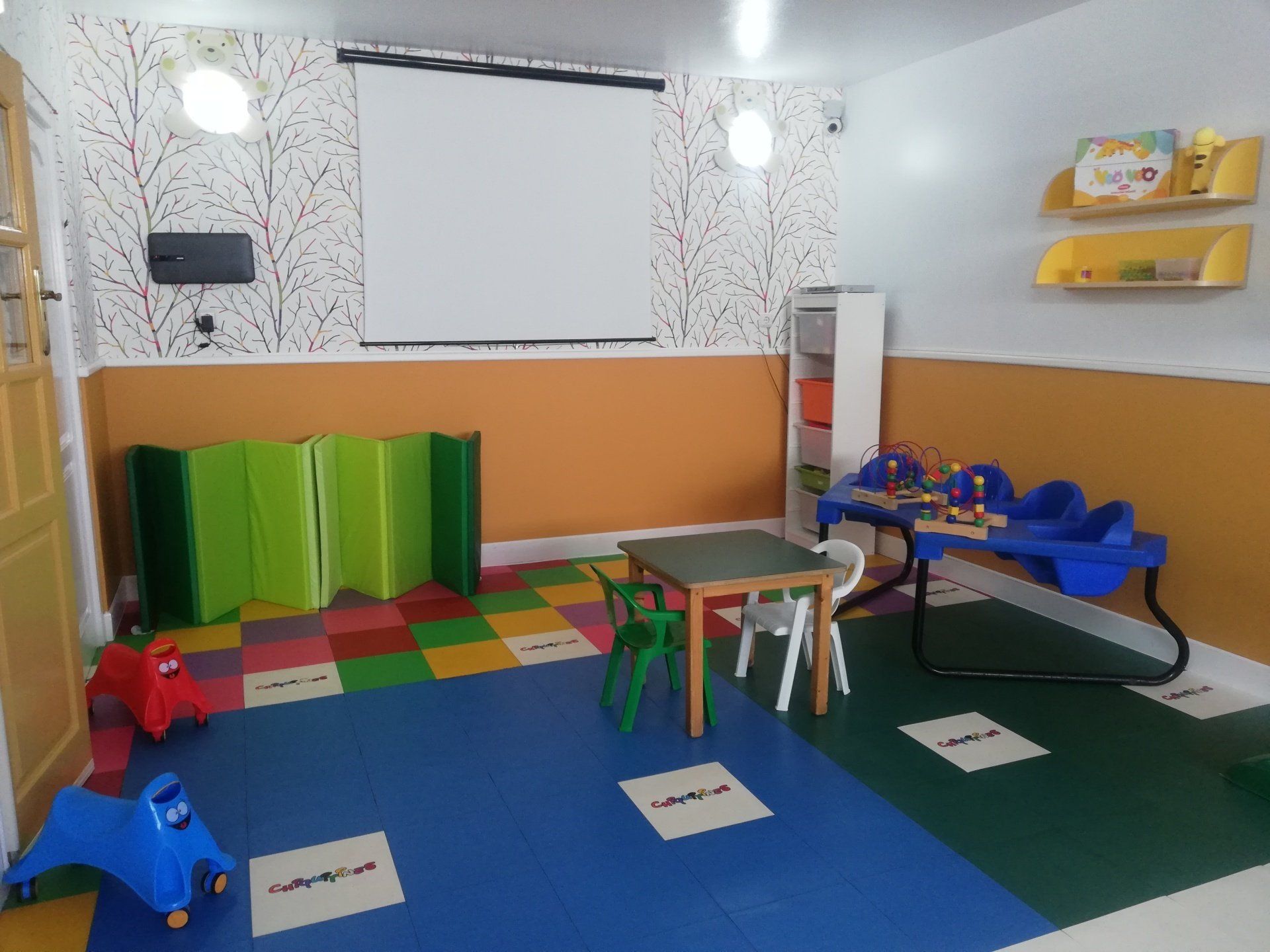 Clase violeta de Guardería Chiquitines